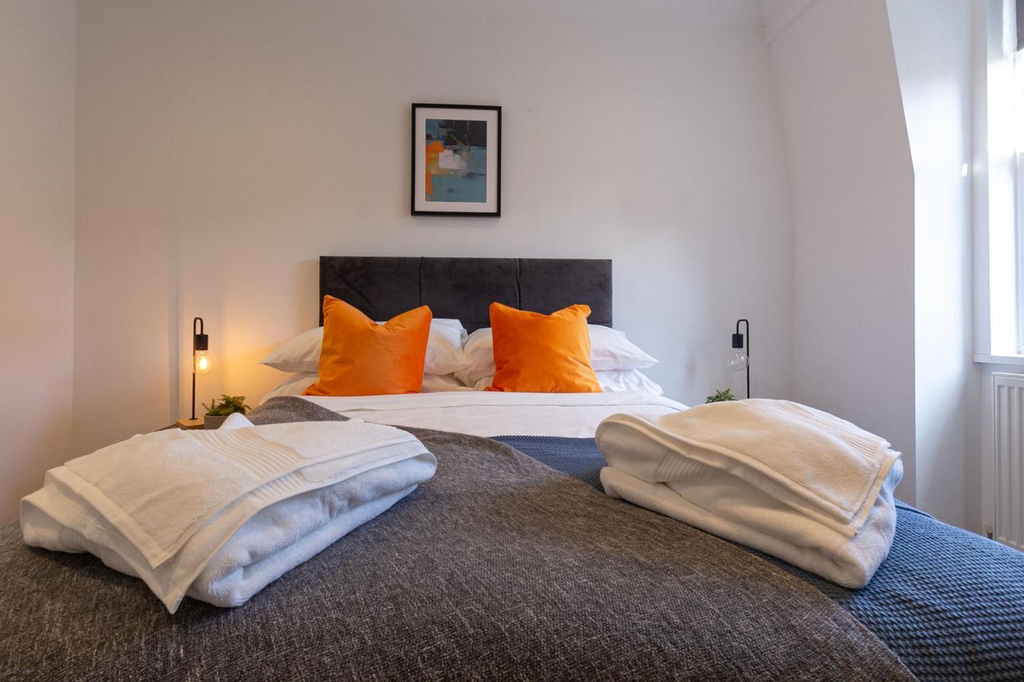 Cosy Central 2 Bedroom - Near Brighton Beach & Shops! Exterior photo